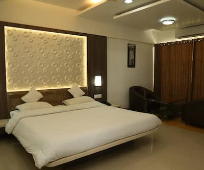 https://imgcld.yatra.com/ytimages/image/upload/t_hotel_yatra_city_desktop/v1436339008/Domestic Hotels/Hotels_Ahmedabad/Anmol Ruturaj Club/1.jpg